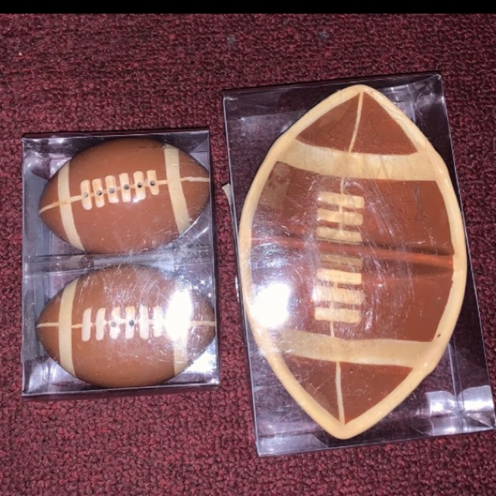 Rugby ball salt and pepper shaker & rugby ball shape bowl